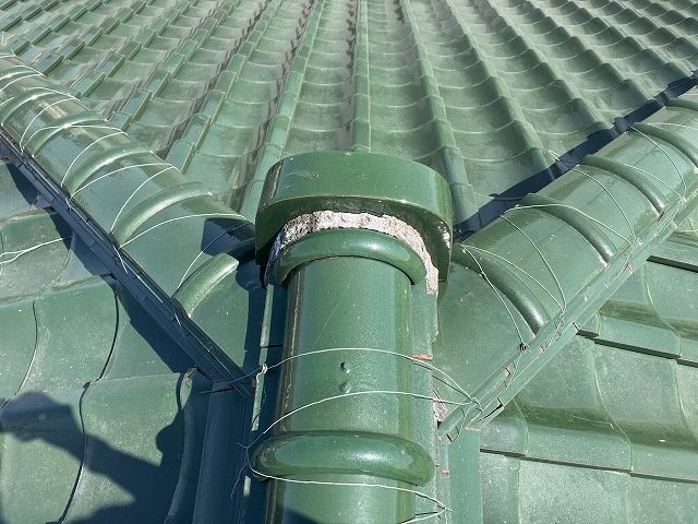 鬼瓦を巻いている漆喰